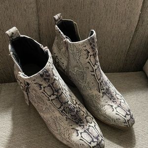 Tombstone Snakeskin Suede Ankle Boots size 7